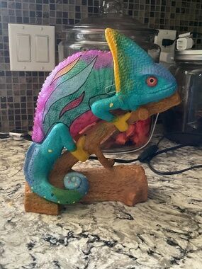 Iguana lamp